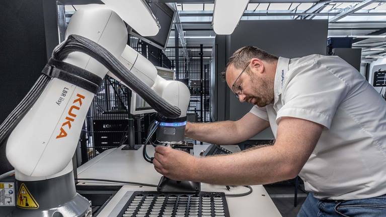 KUKA's two new cobots in the LBR series