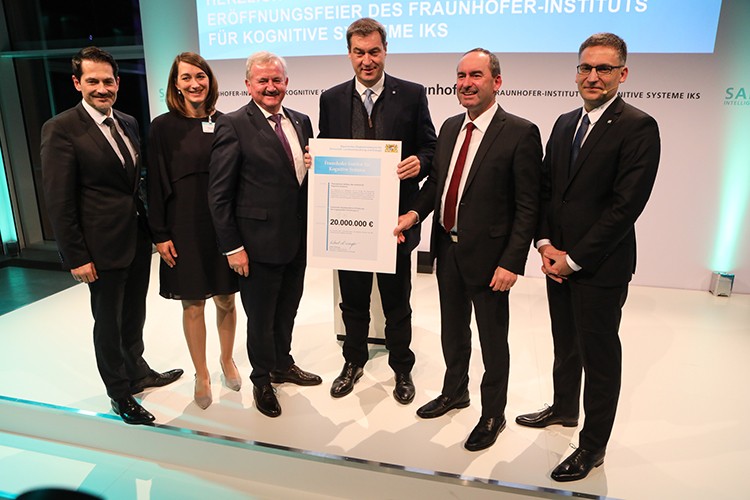 Fraunhofer IKS with Bavarian Prime Minister