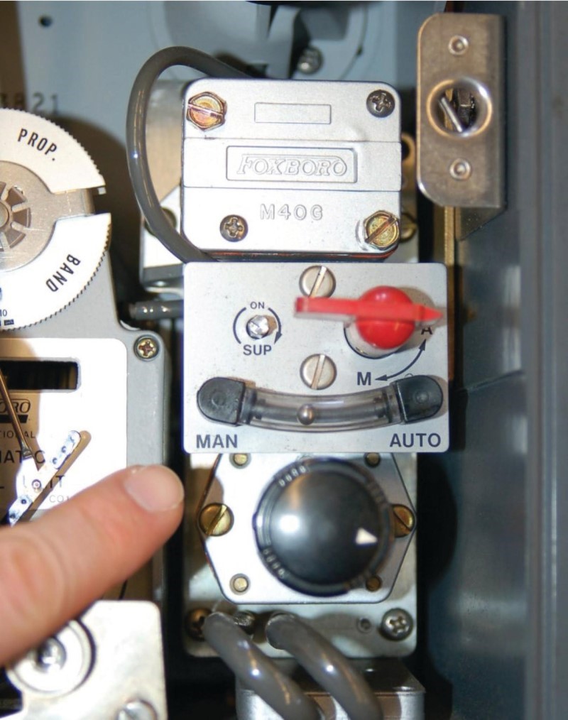 Foxboro model 43AP pneumatic controller manual/auto