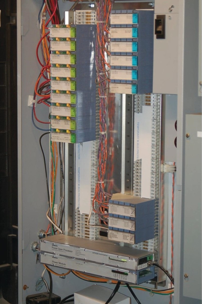 Siemens APOGEE building automation system with multiple I/O