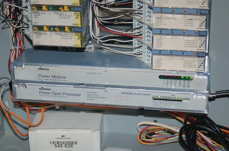 APOGEE processor shows the device handling all mathematical calculations for the PID control