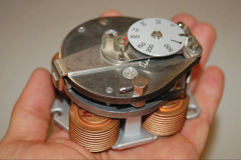 a four-bellows force-balance mechanism of model 130 controller