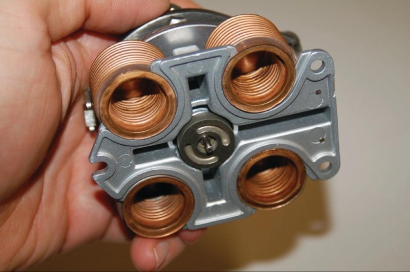 a four-bellows force-balance mechanism of model 130 controller