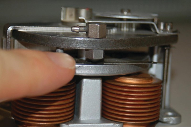 A nozzle detects the disk is out of position (unbalanced)