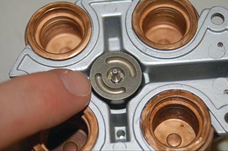 Fisher MultiTrol controller movable with a hex wrench