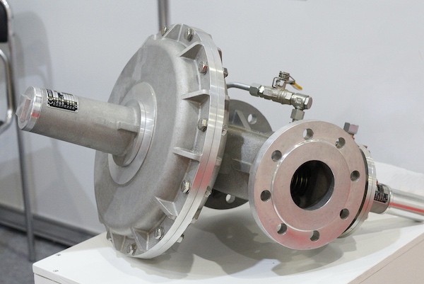 Gas pressure regulator and air pressure regulator