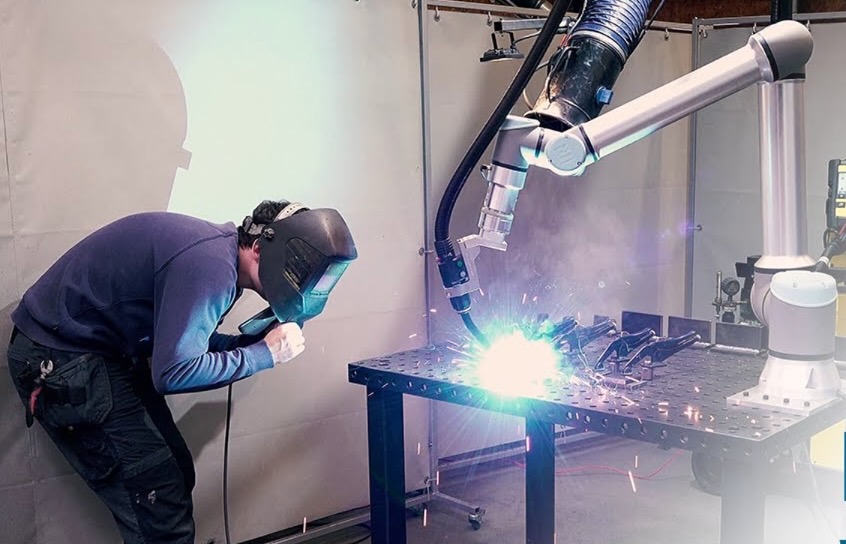 Smooth Robotics’s resources page has plenty of useful information concerning how to use SmoothTool and what kind of precision welding it can execute. 