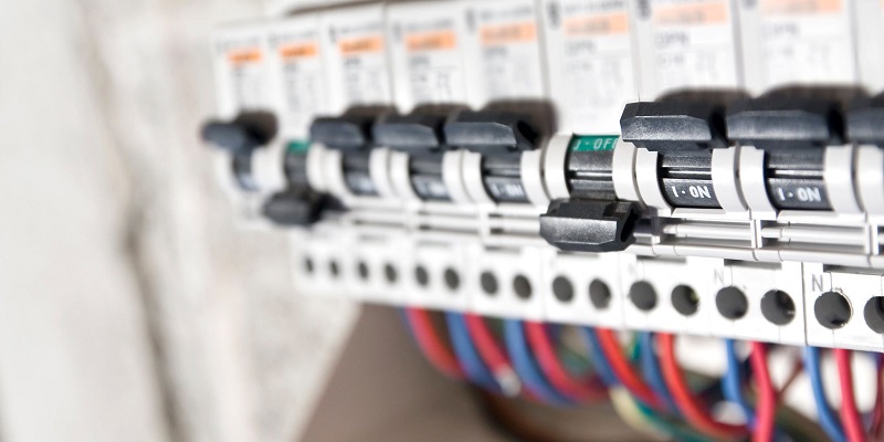 Circuit breakers to protect parallel branches