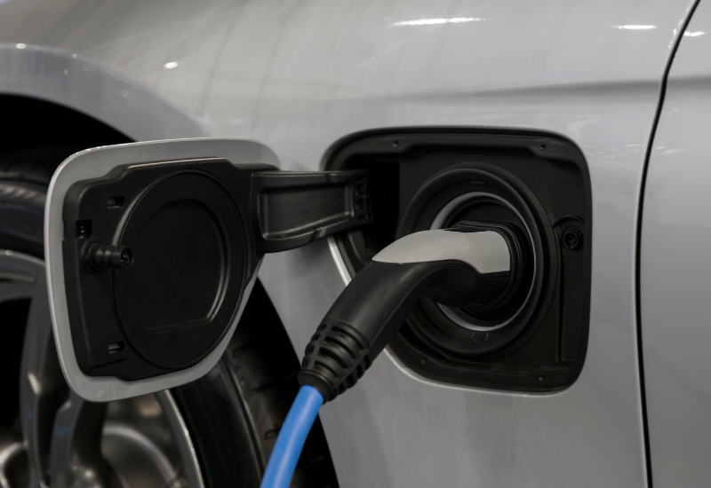 CAN-to-fiber converter for extended transmission range of EV charging data