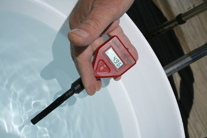 Handheld pH meter