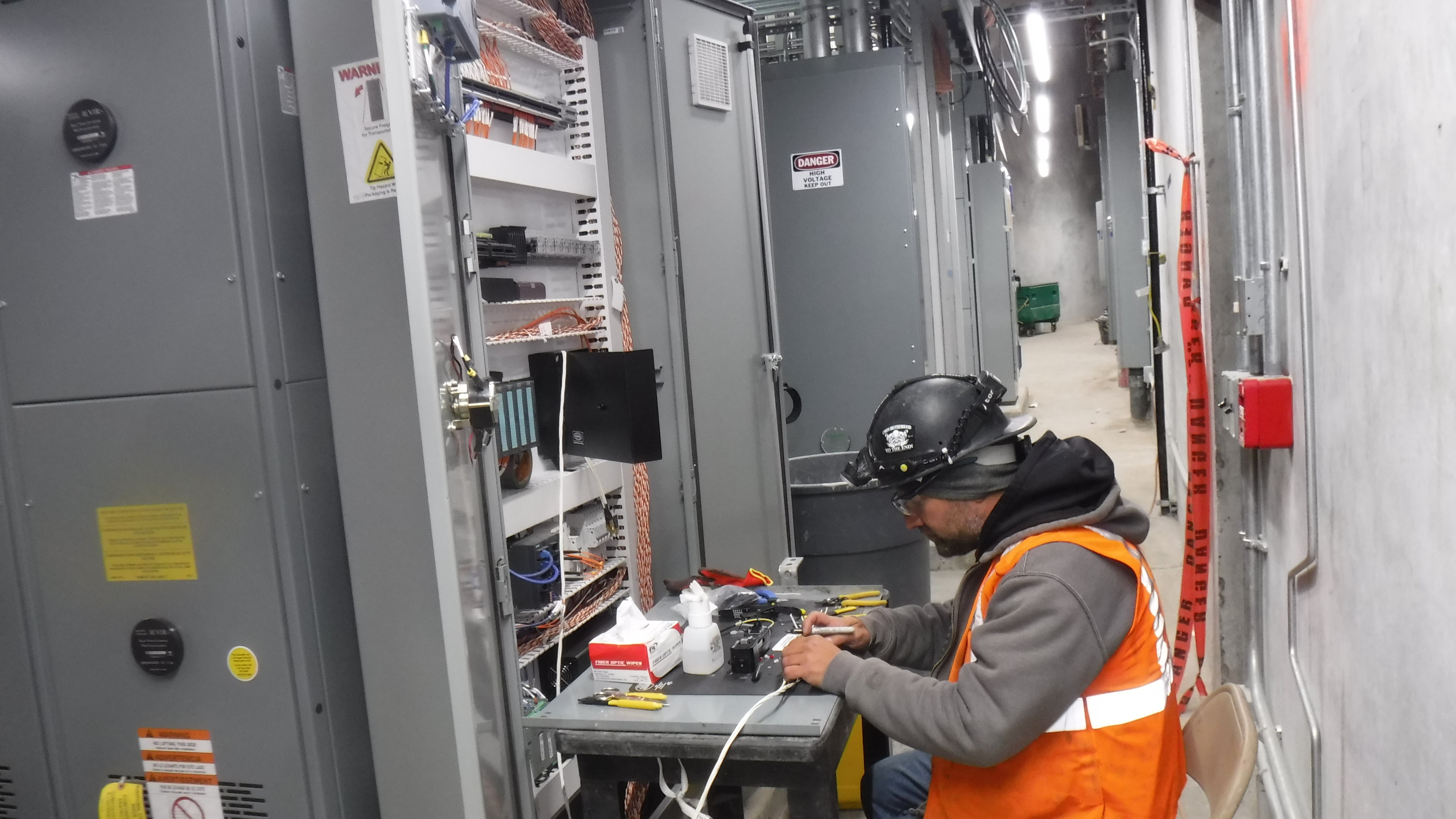 ESSENTIAL POWER power supplies offer basic 24 V DC power functionality