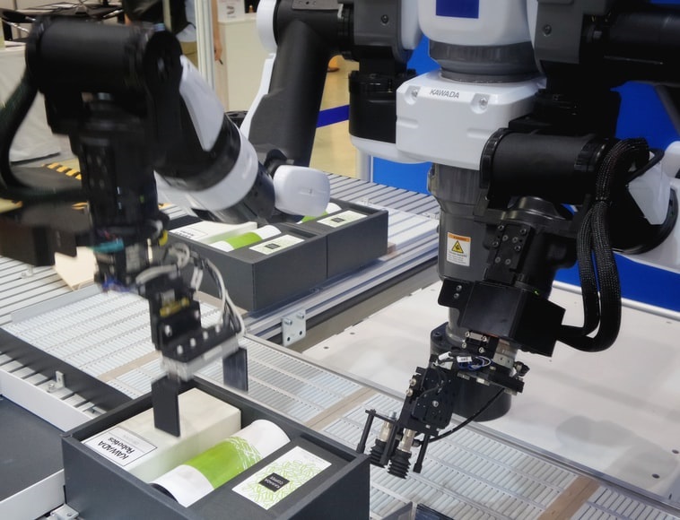 Dual-arm packaging robot
