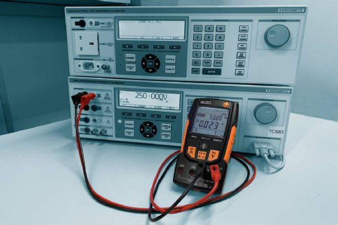 Calibrator for a lab setting