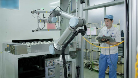 UR Cobots Help Matsunami Glass Achieve a 50% Increase in Production