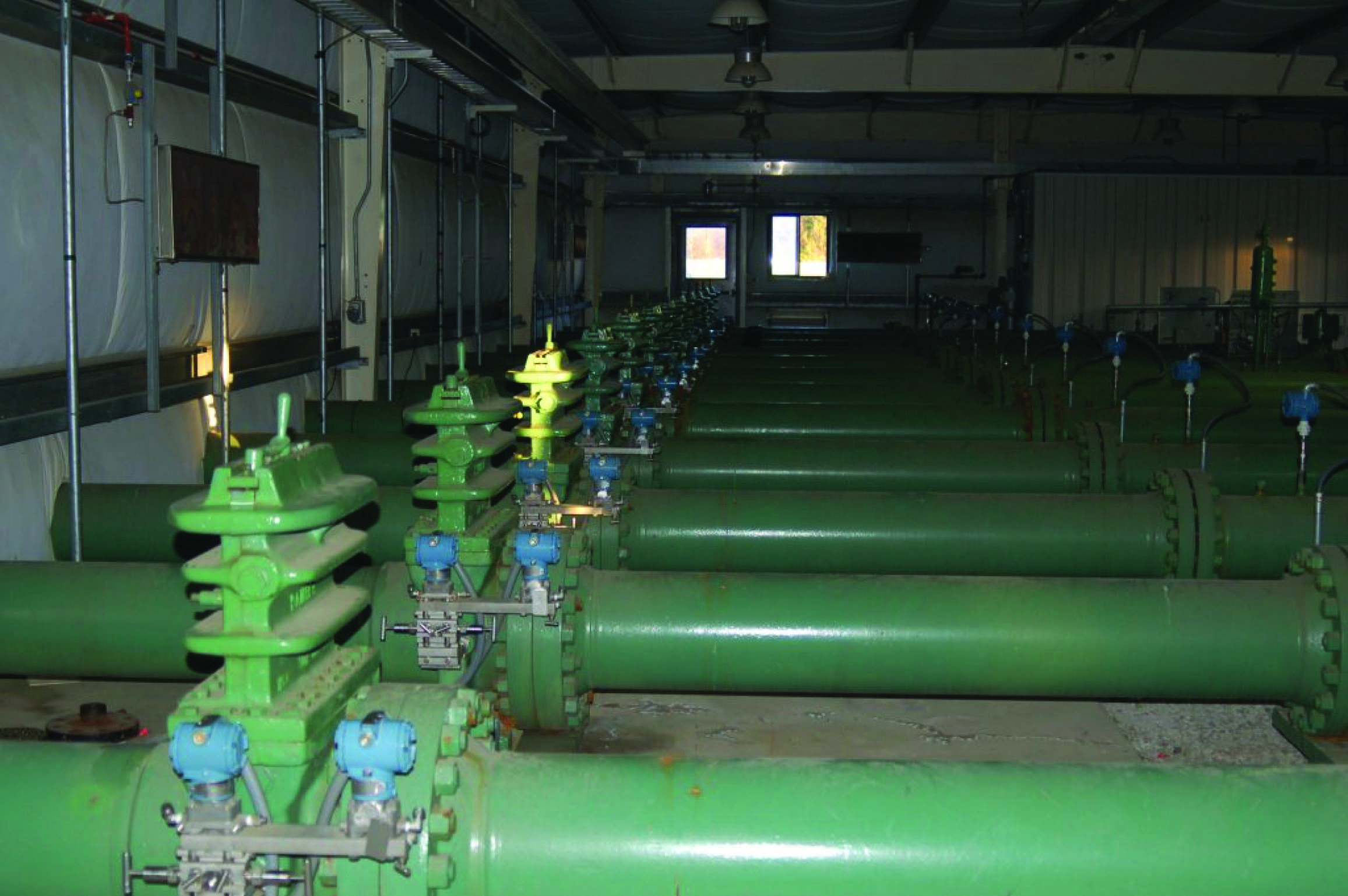 Set of AGA3-compliant orifice meter runs measuring the flow of natural gas