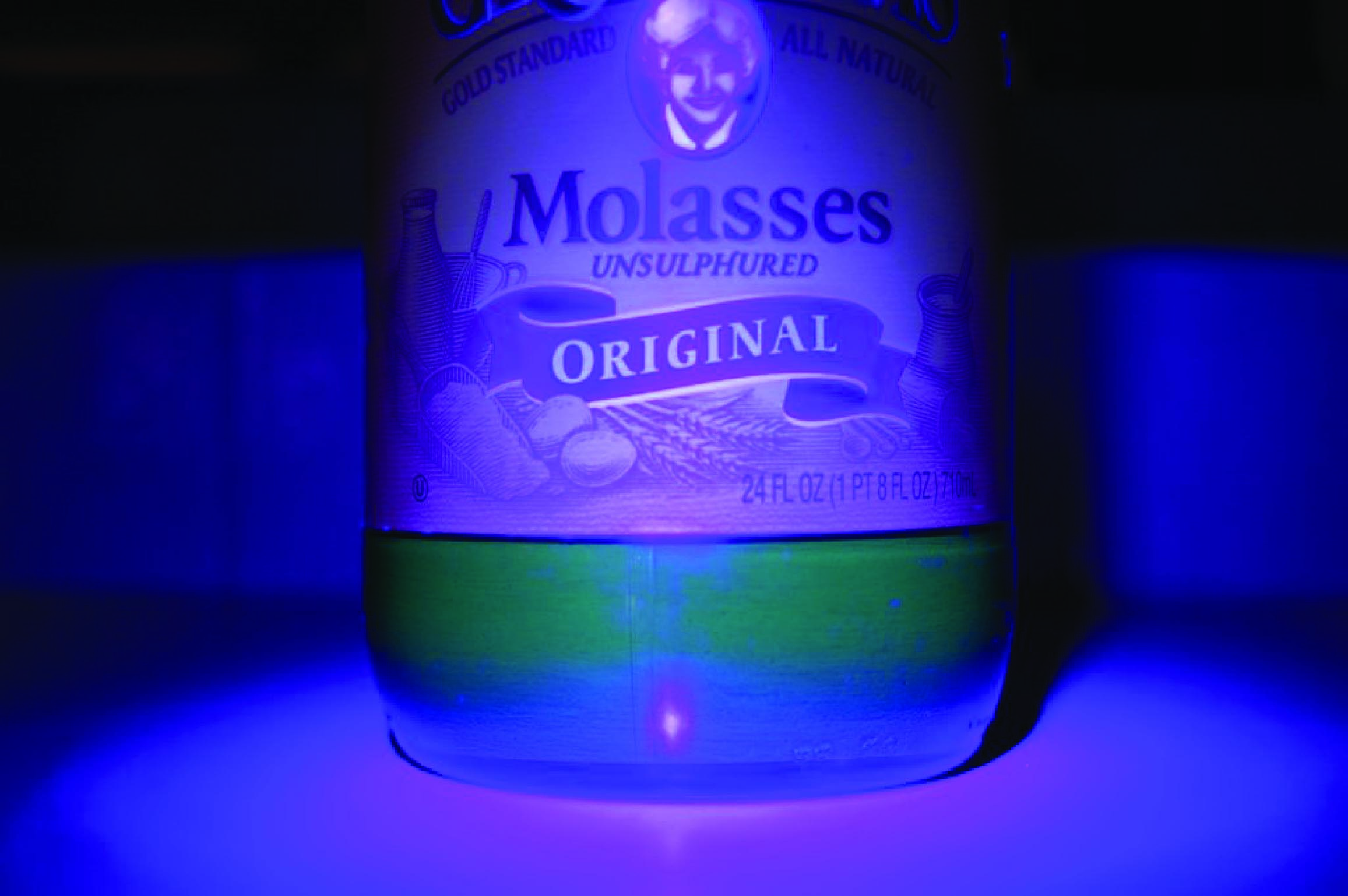 Molasses fluoresces a deep green color when exposed to ultraviolet light