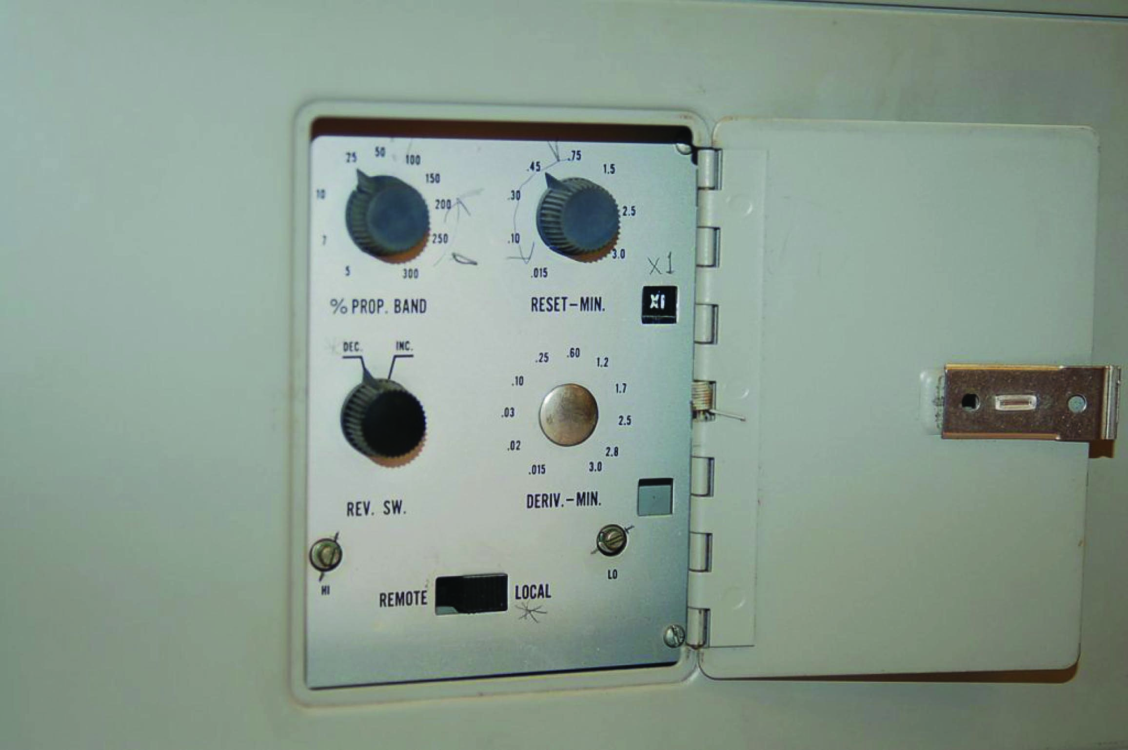 Foxboro model 62H analog electronic controller