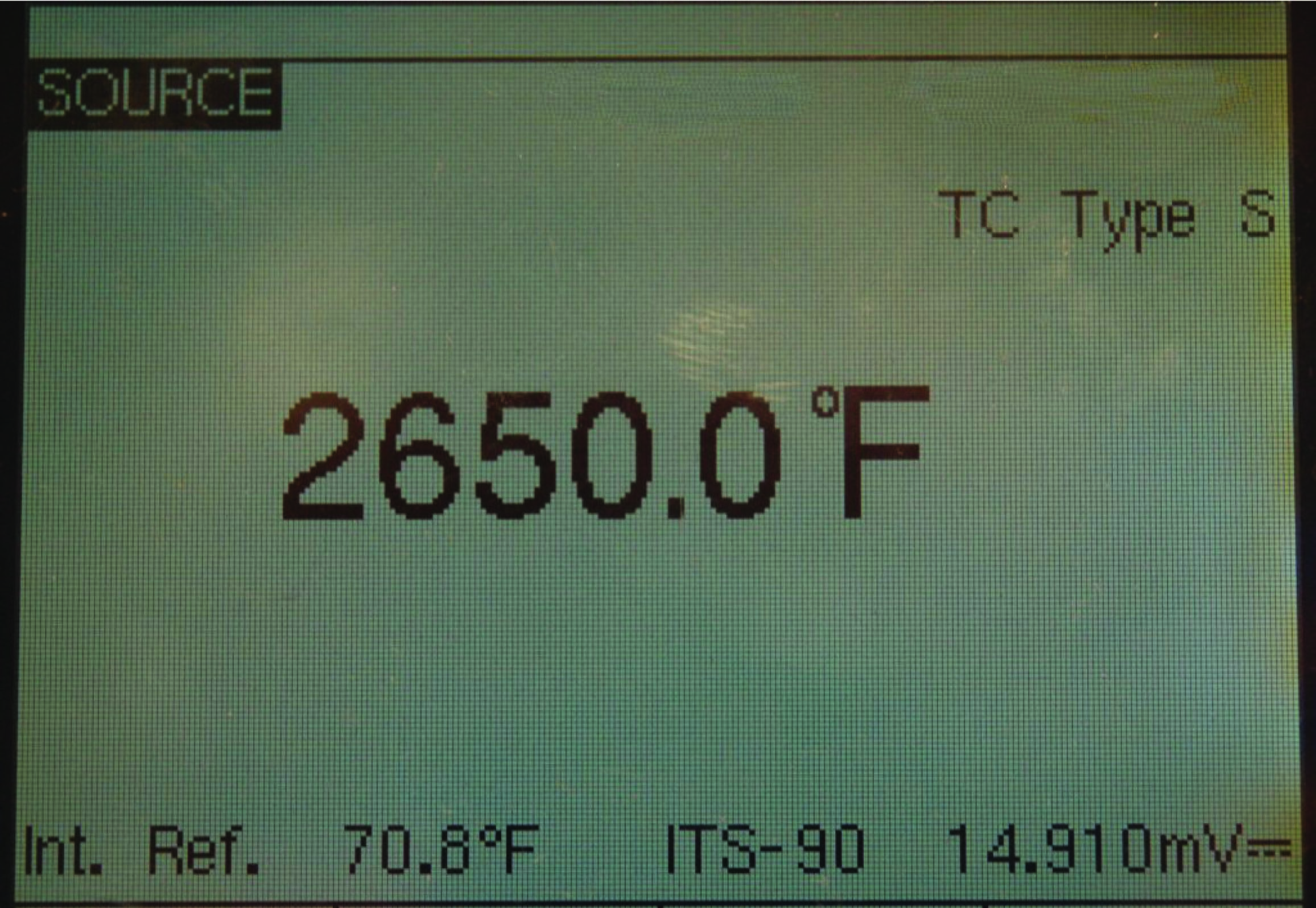 the display of a modern thermocouple calibration device