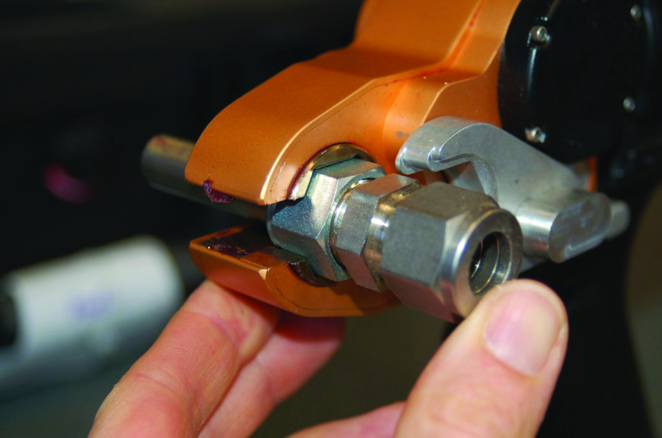 Aeroswage SX-1 holding jig to engage the body of the tube fitting