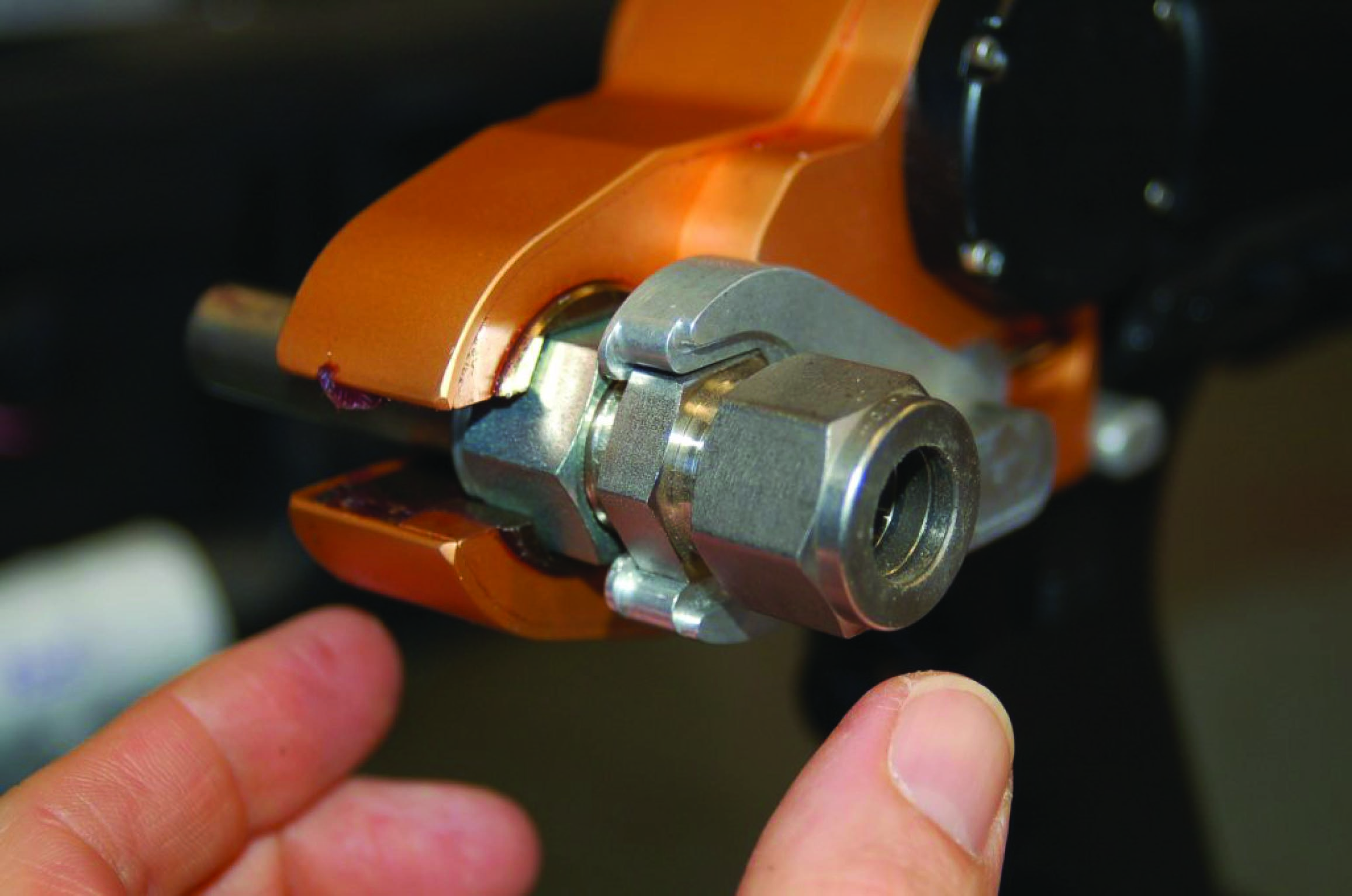 Aeroswage SX-1 holding jig to engage the body of the tube fitting