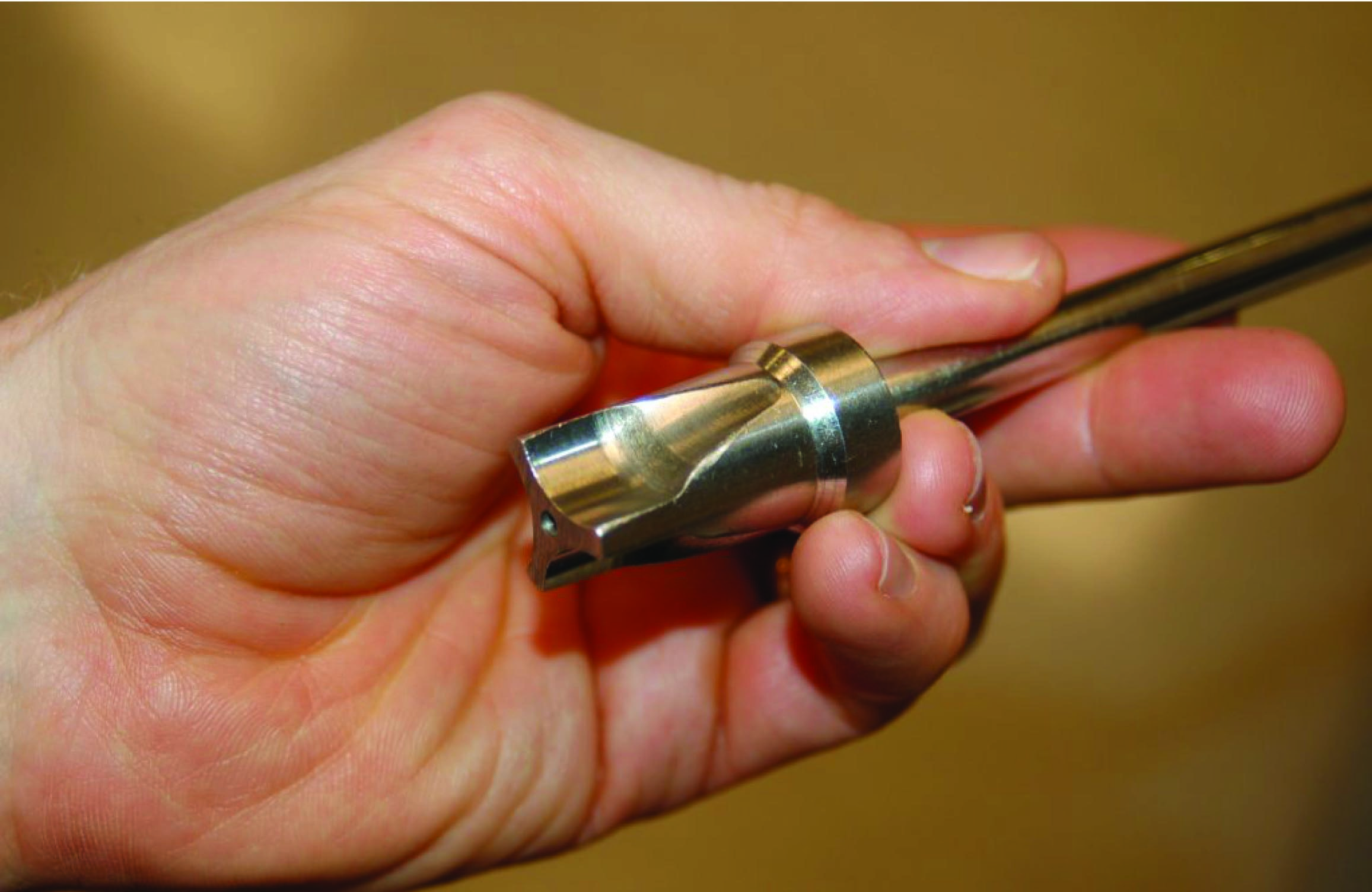small port-guided globe valve plug