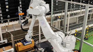 The Trend of Robotics in Retail Manufacturing Grows as Fast Retailing Co. Partners with Mujin and Exotec Solutions for Warehouse Automation