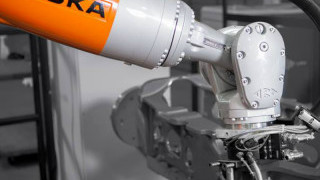 KUKA Showcases New KR QUANTEC Foundry Robots