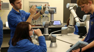 Universal Robots Launches First Cobot Certifications for Schools and Engineers in the Field