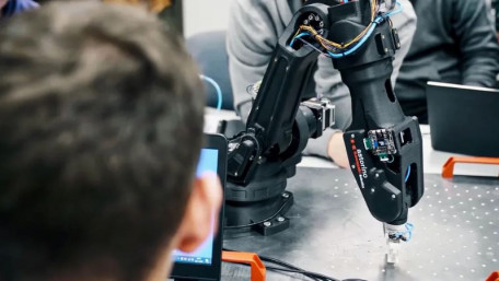 Meet Astorino, Kawasaki Robotics’ Affordable Educational Robot Platform