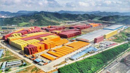 ABB welding robots boost productivity for world-leading cargo container producer