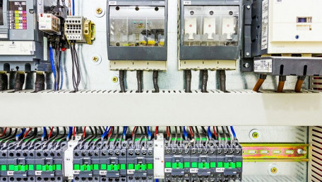 I/O Module Debate: Transistor vs. Relay Output?