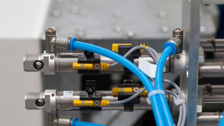 Feedback for Fluid Cylinders: Bang Bang Control
