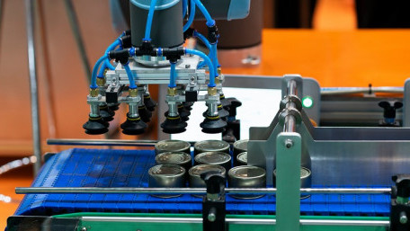 Industrial Robot End-of-Arm Tooling Comparison and Selection