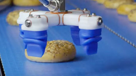 Automation and Digital Technologies Transform the Food and Beverage Industry