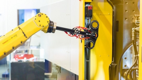 FANUC Debuts New Compact Robot for Machine Tending and Warehouse Automation 