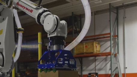 Honeywell’s Latest Palletizing Robot Utilizes Machine Learning and New Gripping Technology