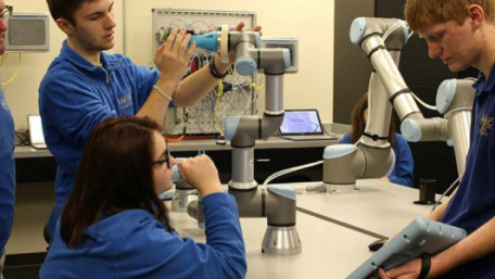 Universal Robots Launches First Cobot Certifications for Schools and Engineers in the Field